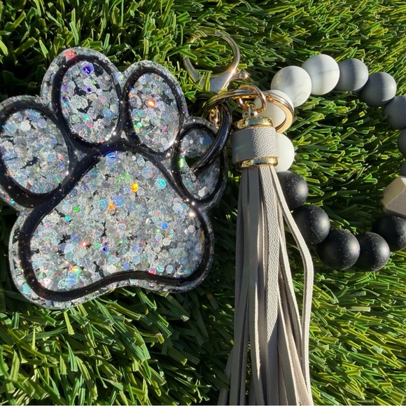 Glitter Paw Print Key Holder with Tassel - Picture 5 of 8